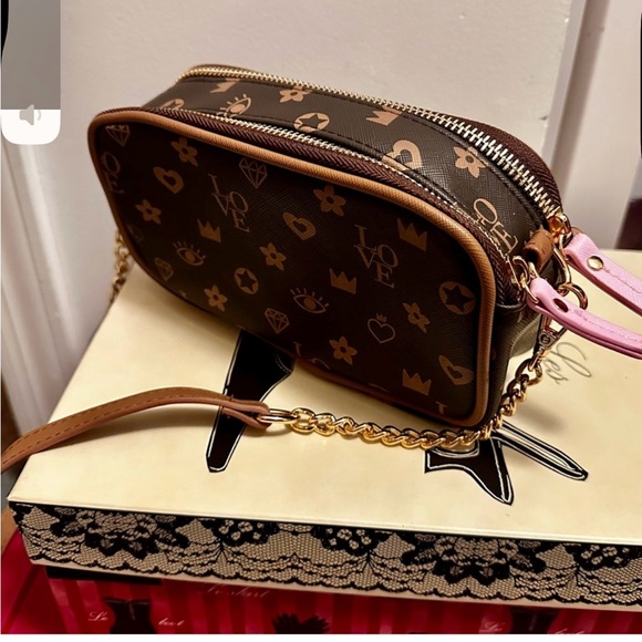 Harts Brown Camera Style Crossbody Bag Valentines Day - Picture 2 of 3